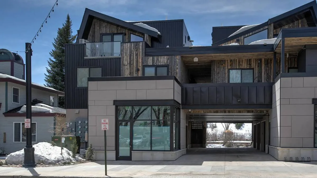Multi-story modular residential building